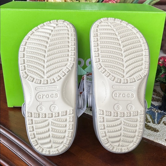 Brand New Crocs Adults' STAR WARS Grogu Classic Clogs Bone Casual Slip On Shoes - Picture 11 of 16